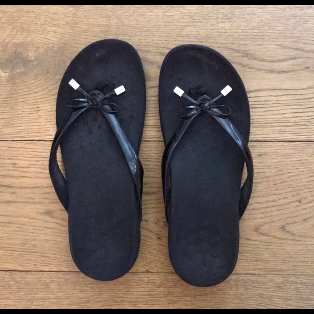 Vionic orthopedic flip flops with bows